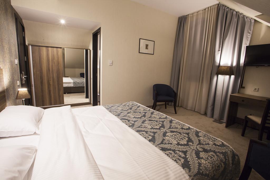 Old Meidan Tbilisi By Urban Hotels ภายนอก รูปภาพ